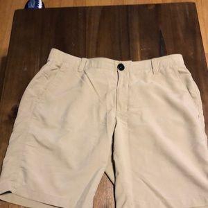 Under Armour flat front khaki golf shorts size 38 GUC